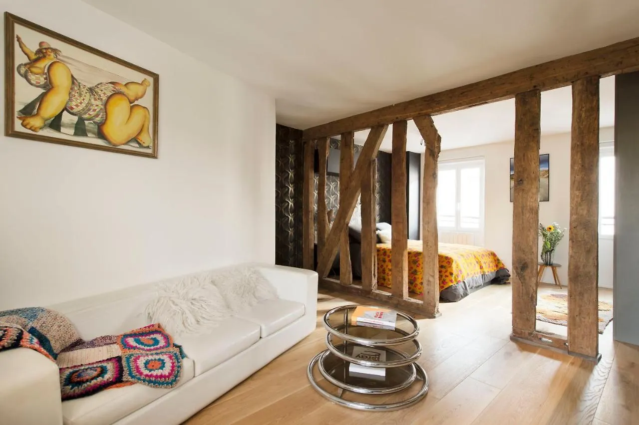 Le Marais Calme Et Lumineux Apartamento *